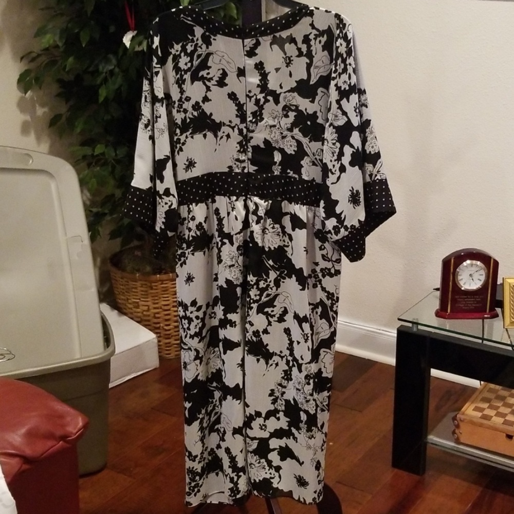 Dress - Picture 2 of 3